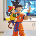 Figurine Goku portant Gohan - 30cm