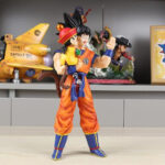 Figurine Goku portant Gohan - 30cm