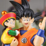 Figurine Goku portant Gohan - 30cm