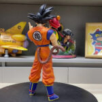 Figurine Goku portant Gohan - 30cm