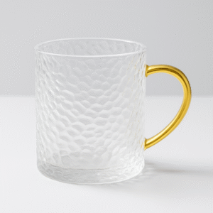 Tasse en Verre Martelé avec Anse En Verre Dorée – 110 ml